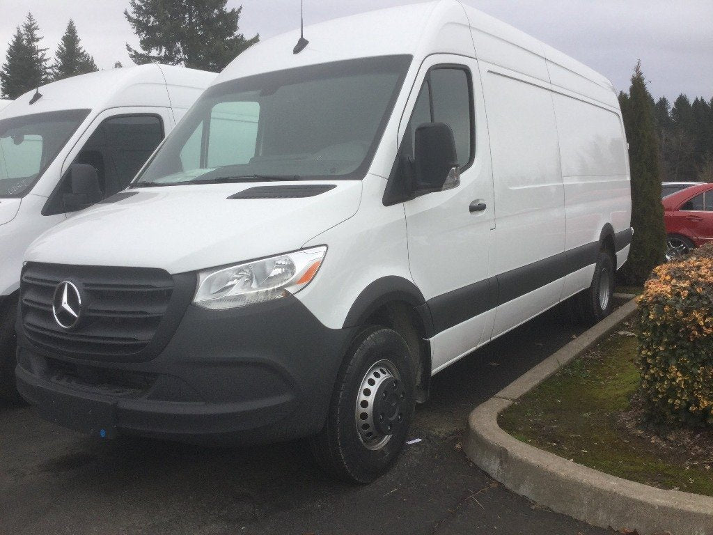 Fender Armor 4-Piece Kit – 2019+ Mercedes Sprinter 907 VS30