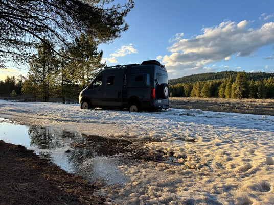 jj's winnebago revel in a snow bank without an arb air locker and losing traction