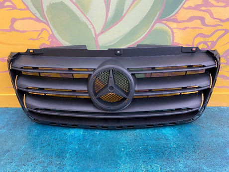 Black Front Grille – 2019+ Mercedes Sprinter 907